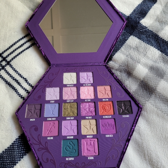 Jeffree Star Blood Lust Palette - Picture 2 of 3